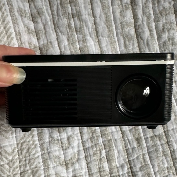 Mini portable LED/LCD projector 1080 P Brand new in box with everything - Picture 6 of 16